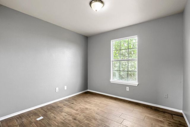 805 Debra DR, Taylor, TX 76574