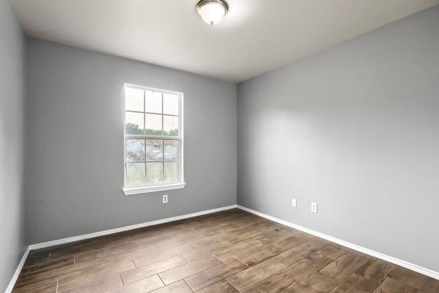 805 Debra DR, Taylor, TX 76574