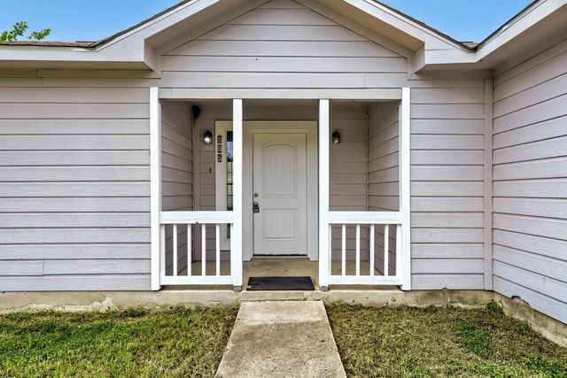 805 Debra DR, Taylor, TX 76574