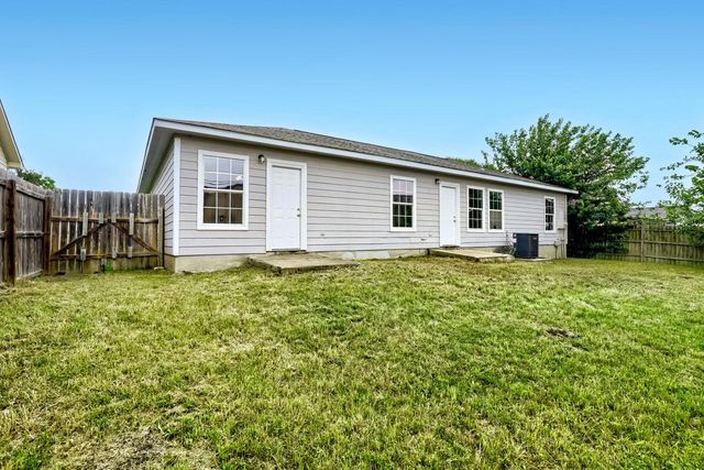 805 Debra DR, Taylor, TX 76574