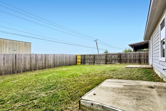805 Debra DR, Taylor, TX 76574