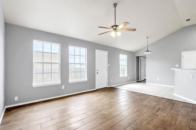 805 Debra DR, Taylor, TX 76574