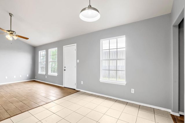 805 Debra DR, Taylor, TX 76574