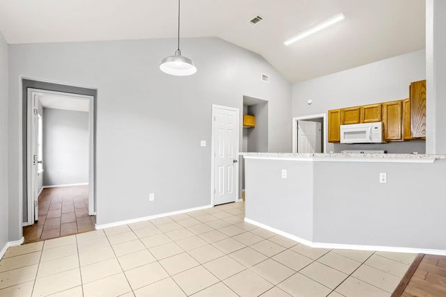 805 Debra DR, Taylor, TX 76574