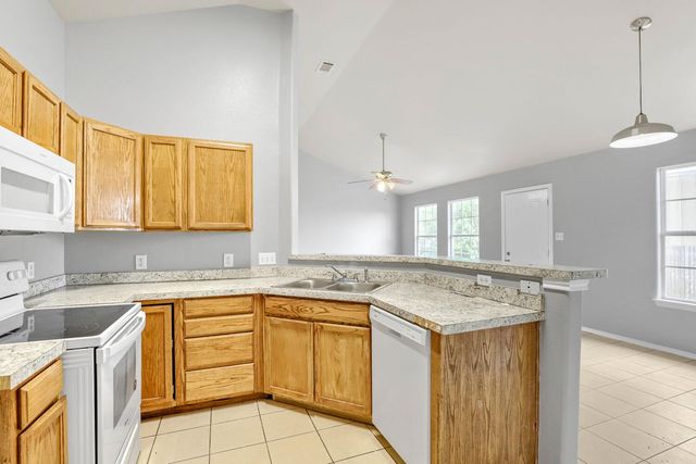 805 Debra DR, Taylor, TX 76574