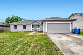 805 Debra DR, Taylor, TX 76574
