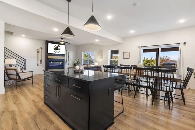 305 Rocky Shores Ridge 30, Hollister, MO 65672