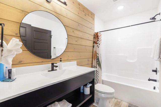 305 Rocky Shores Ridge 30, Hollister, MO 65672