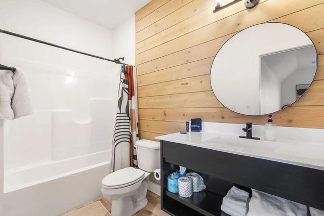 305 Rocky Shores Ridge 30, Hollister, MO 65672