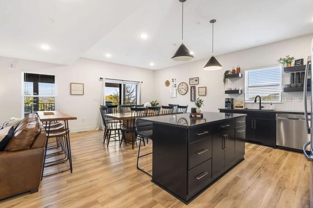 305 Rocky Shores Ridge 30, Hollister, MO 65672