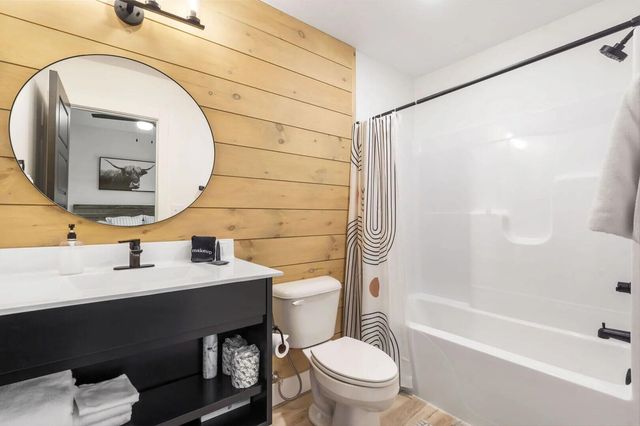 305 Rocky Shores Ridge 30, Hollister, MO 65672