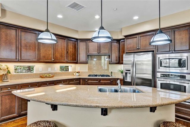 18960 Pelham, Yorba Linda, CA 92886