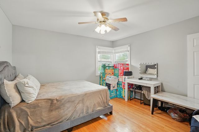 941 W 54th Place, Merrillville, IN 46410