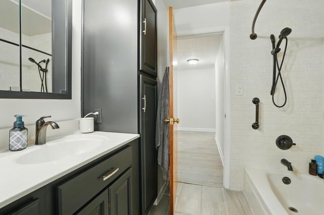 941 W 54th Place, Merrillville, IN 46410