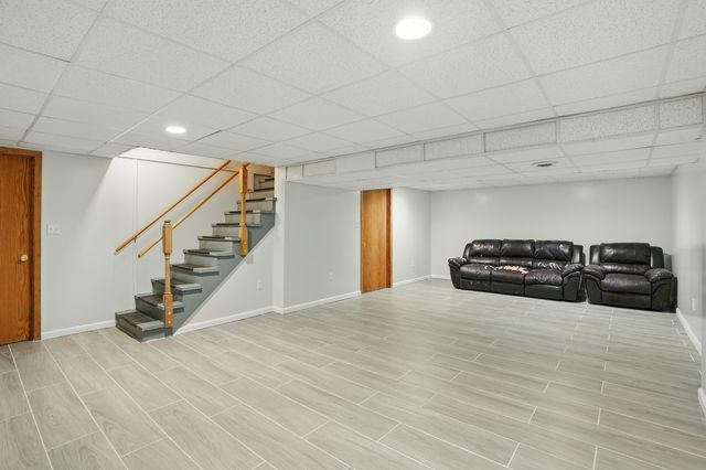 941 W 54th Place, Merrillville, IN 46410