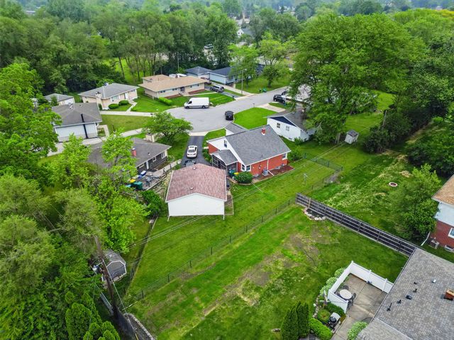 941 W 54th Place, Merrillville, IN 46410