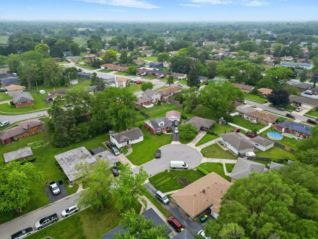 941 W 54th Place, Merrillville, IN 46410