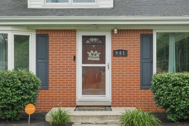 941 W 54th Place, Merrillville, IN 46410