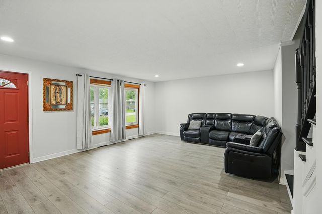 941 W 54th Place, Merrillville, IN 46410