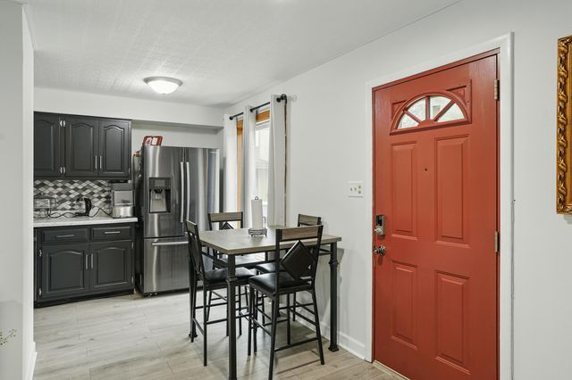 941 W 54th Place, Merrillville, IN 46410