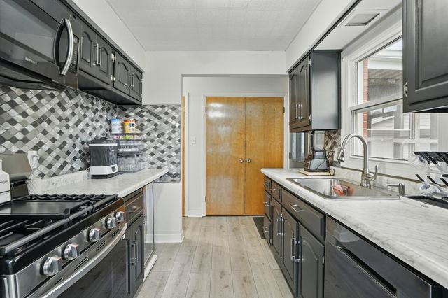 941 W 54th Place, Merrillville, IN 46410