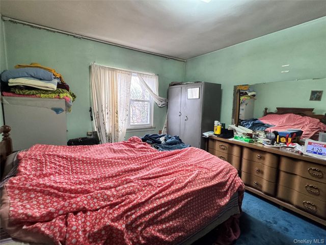 946 E 215th Street, Bronx, NY 10469