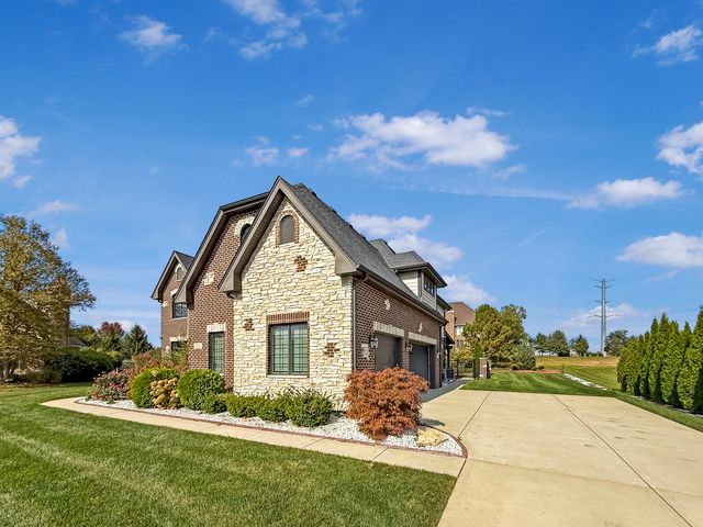 8884 Port Washington Drive, Frankfort, IL 60423