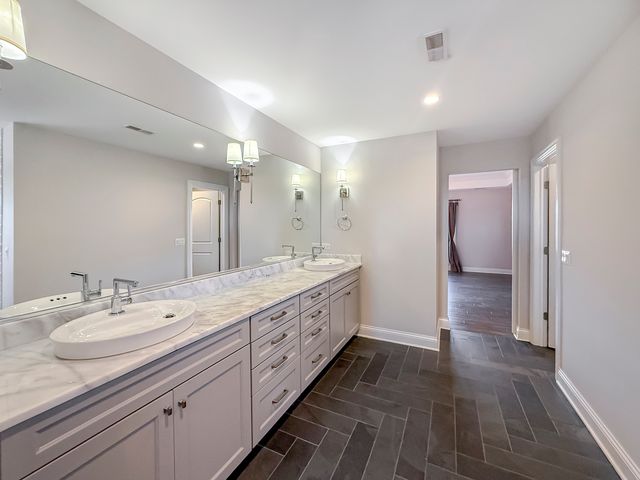 8884 Port Washington Drive, Frankfort, IL 60423