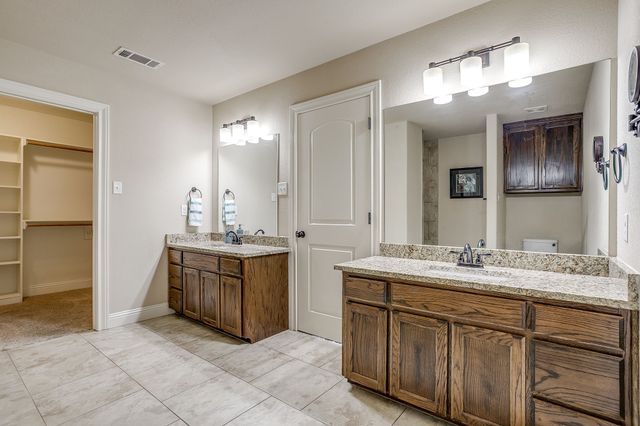 4912 Ridglea Hills Court, Fort Worth, TX 76116