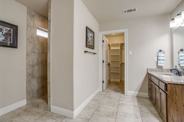 4912 Ridglea Hills Court, Fort Worth, TX 76116