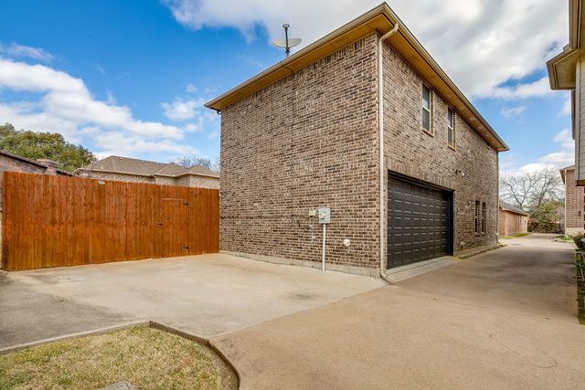 4912 Ridglea Hills Court, Fort Worth, TX 76116