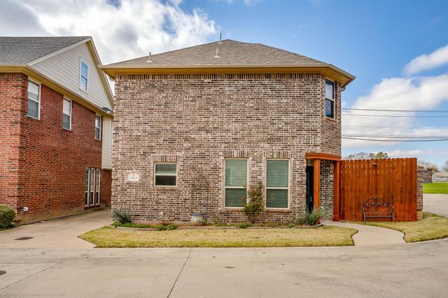 4912 Ridglea Hills Court, Fort Worth, TX 76116