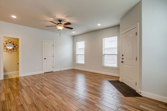 4912 Ridglea Hills Court, Fort Worth, TX 76116