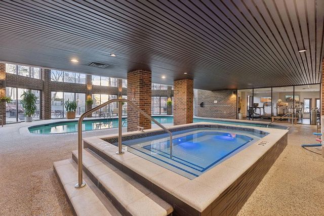 1235 Yale Place 1701, Minneapolis, MN 55403