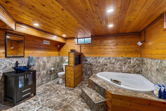 187 Sterling Drive, Oregon, WI 53575