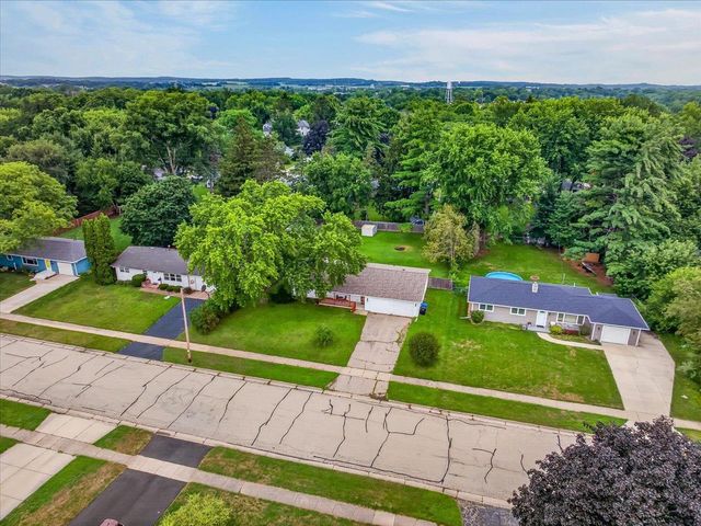 187 Sterling Drive, Oregon, WI 53575
