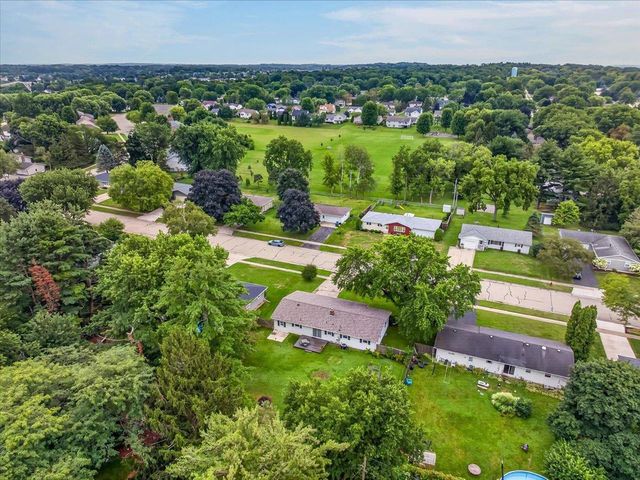 187 Sterling Drive, Oregon, WI 53575