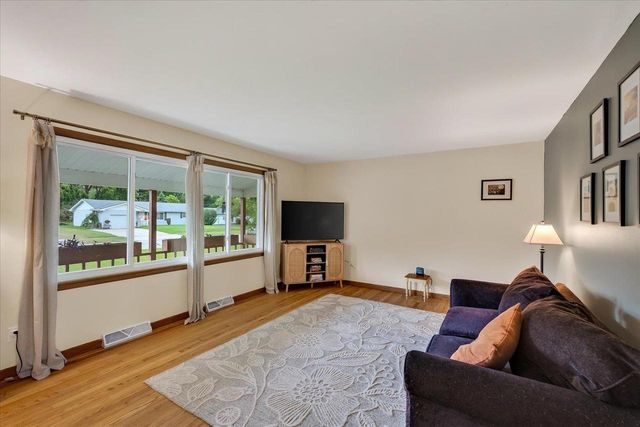 187 Sterling Drive, Oregon, WI 53575