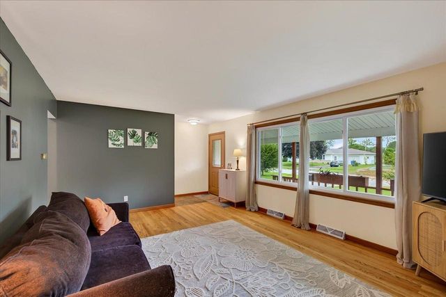 187 Sterling Drive, Oregon, WI 53575