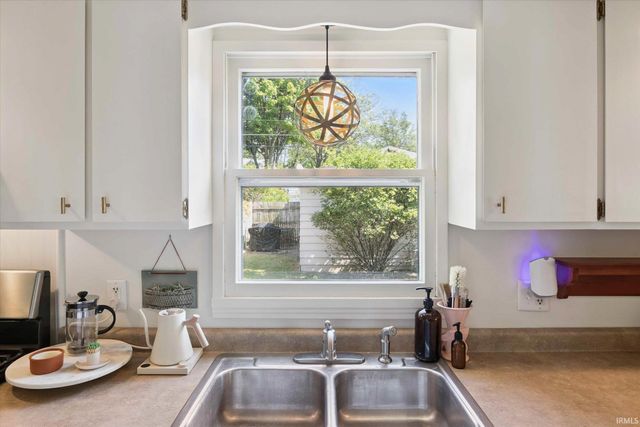 2003 E Washington Street, South Bend, IN 46617