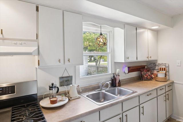 2003 E Washington Street, South Bend, IN 46617