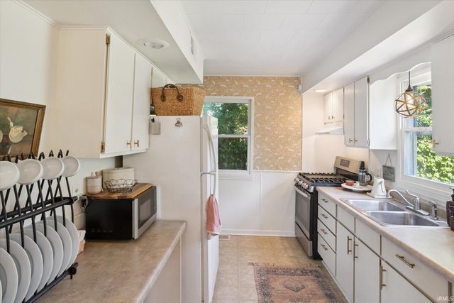 2003 E Washington Street, South Bend, IN 46617