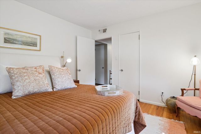 2003 E Washington Street, South Bend, IN 46617