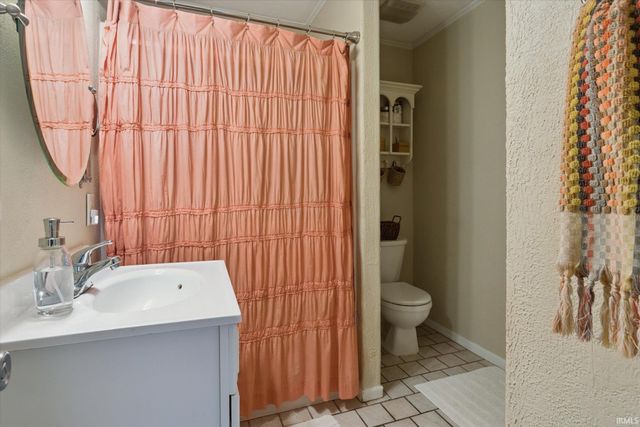 2003 E Washington Street, South Bend, IN 46617