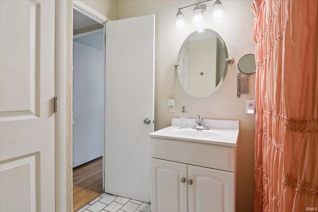 2003 E Washington Street, South Bend, IN 46617