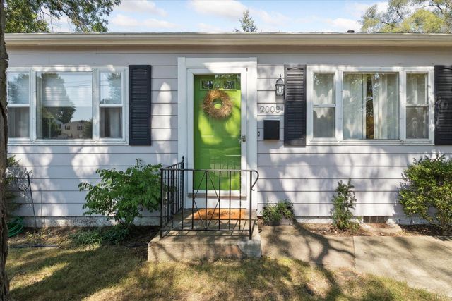 2003 E Washington Street, South Bend, IN 46617