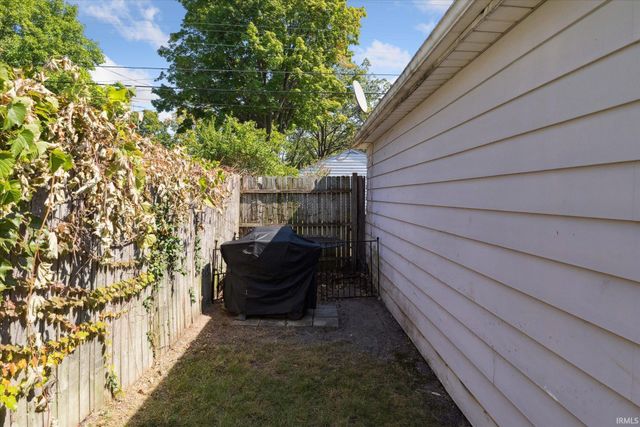 2003 E Washington Street, South Bend, IN 46617