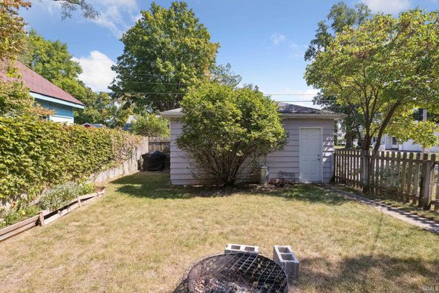 2003 E Washington Street, South Bend, IN 46617