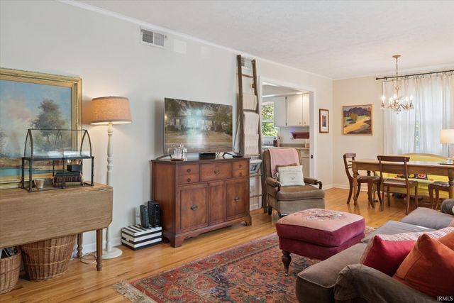 2003 E Washington Street, South Bend, IN 46617