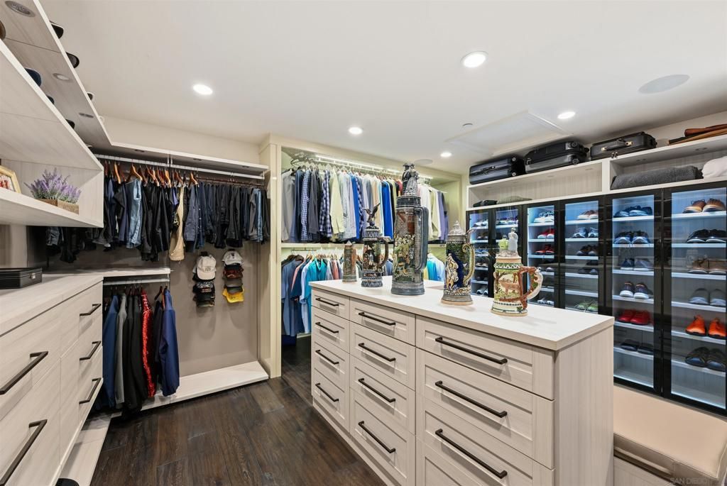 Image 21 of property listing at 14849 Chesfield Ct, San Diego, CA 92127